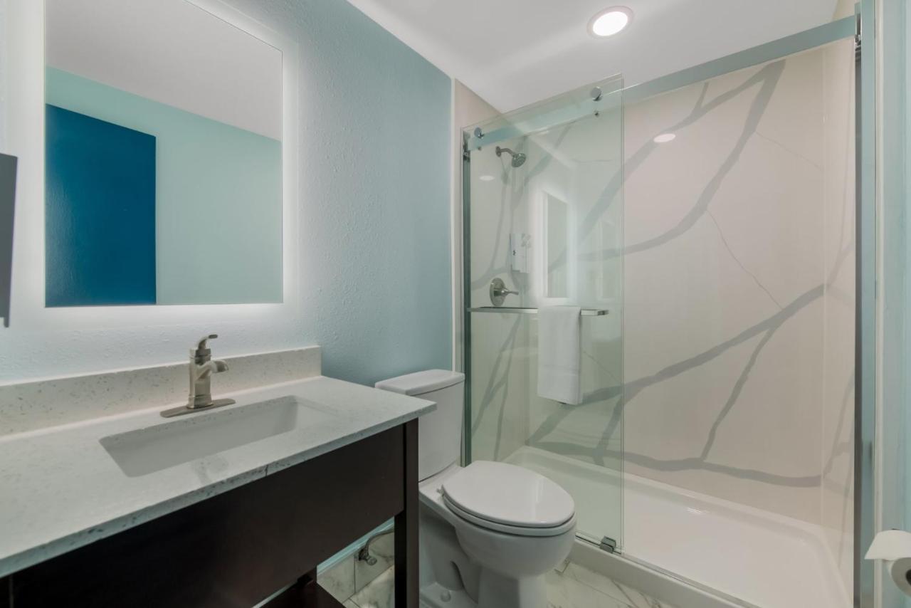 Chambre Supérieure avec 2 Lits Doubles - Non-Fumeurs - Vue sur Piscine